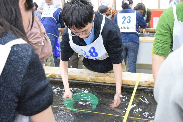 第１０回砂金採り大会開催！ | ブログ | 西伊豆 土肥金山 | 家族で楽しめる金のテーマパーク